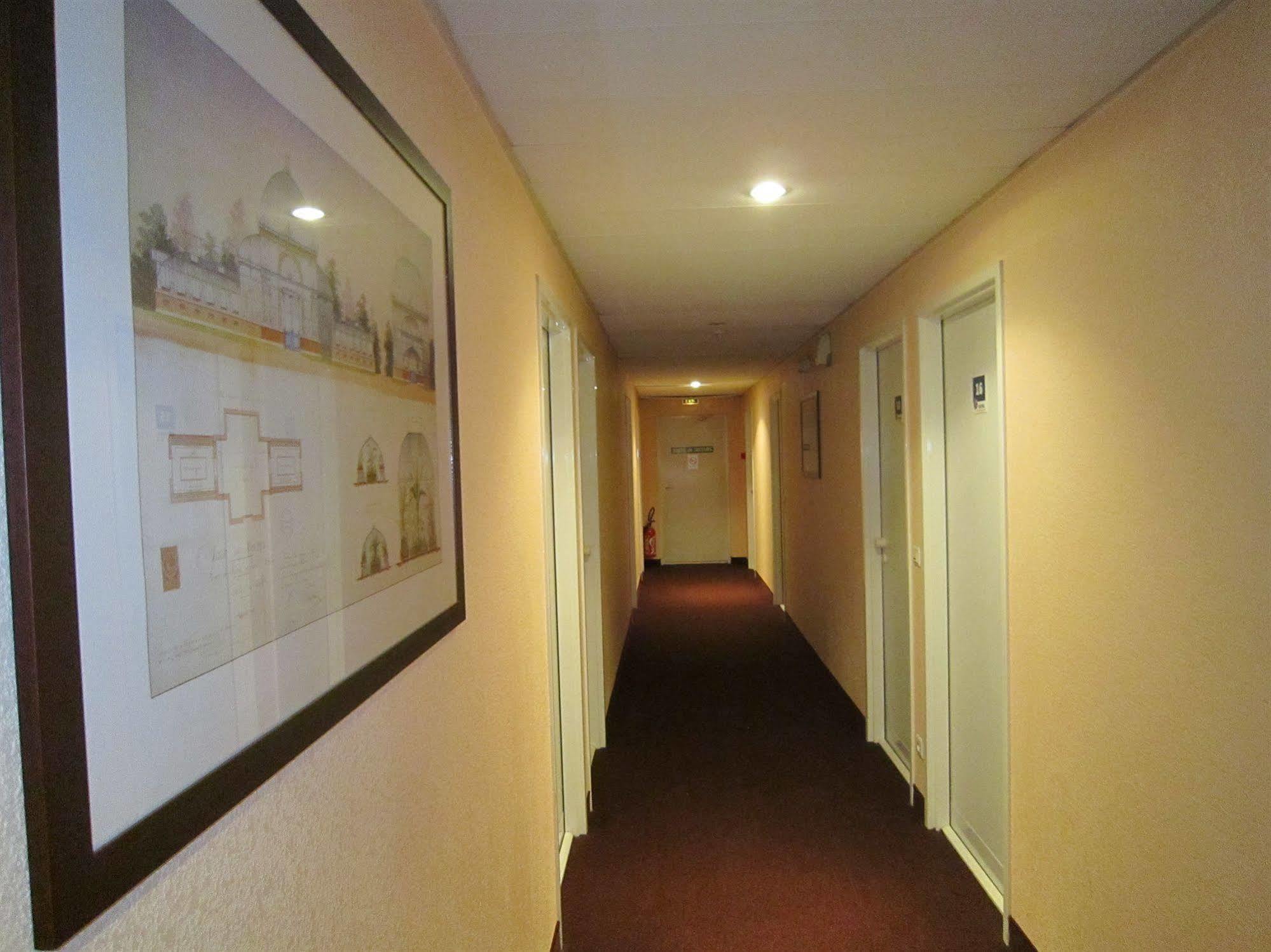 Quick Palace Nantes La Beaujoire Exterior photo A corridor at the hotel